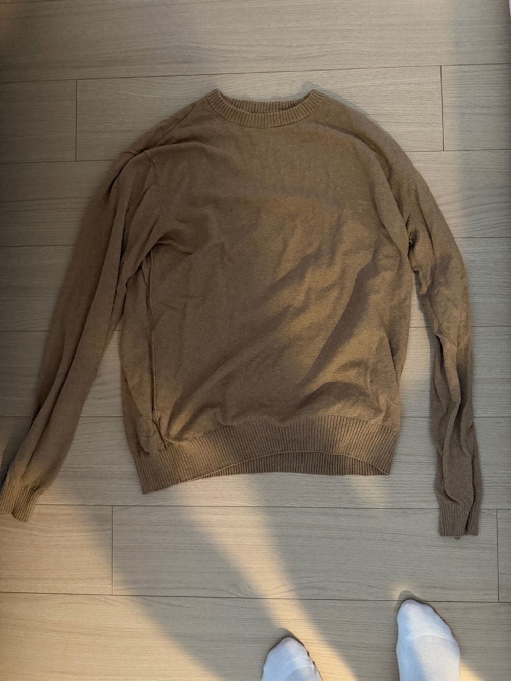 Vuori Men's Crewneck Sweater in tan